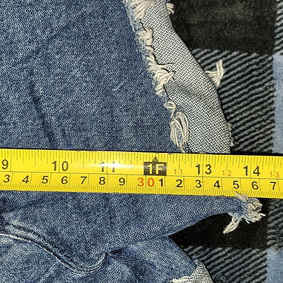 Vintage. Wrangler. Jean Shorts. Artistically created.  Waist 31 inseem 13 - Picture 14 of 14